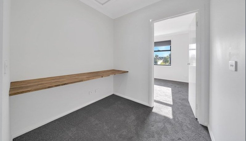 Photo - 2/19 Tableland Road, Tarneit VIC 3029 - Image 9