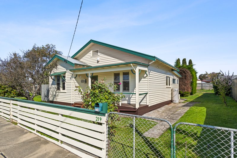 Photo - 219 Torquay Road, Grovedale VIC 3216 - Image 2