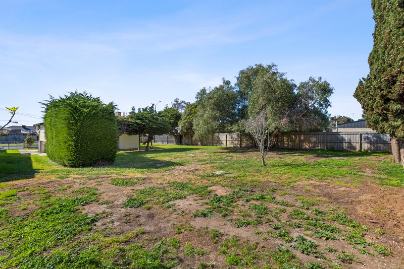 Photo - 219 Torquay Road, Grovedale VIC 3216 - Image 10