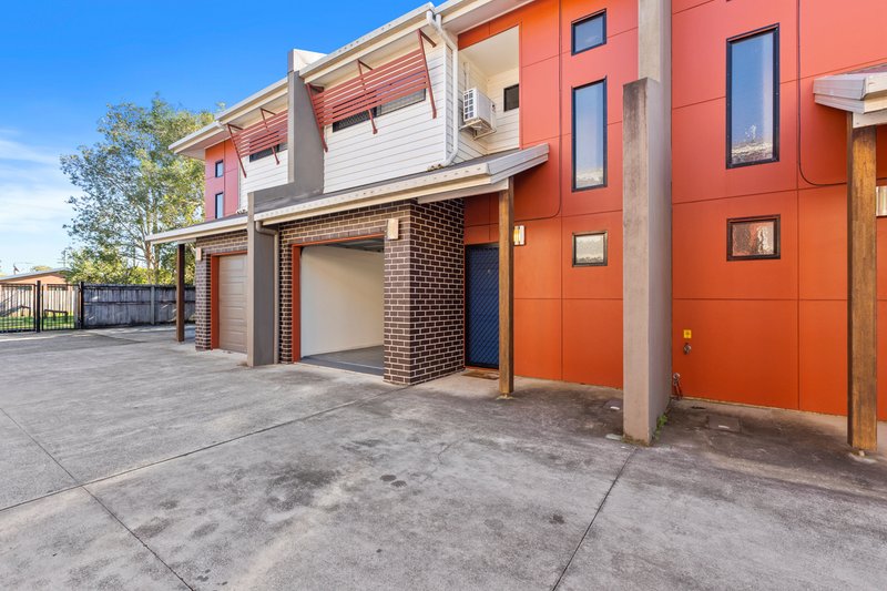 Photo - 2/19 Wallace Street, Caboolture QLD 4510 - Image 1