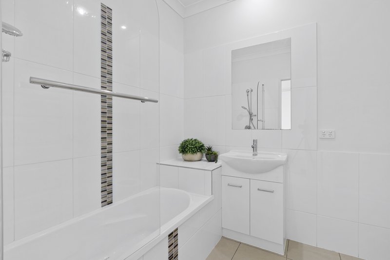 Photo - 2/19 Wallace Street, Caboolture QLD 4510 - Image 5