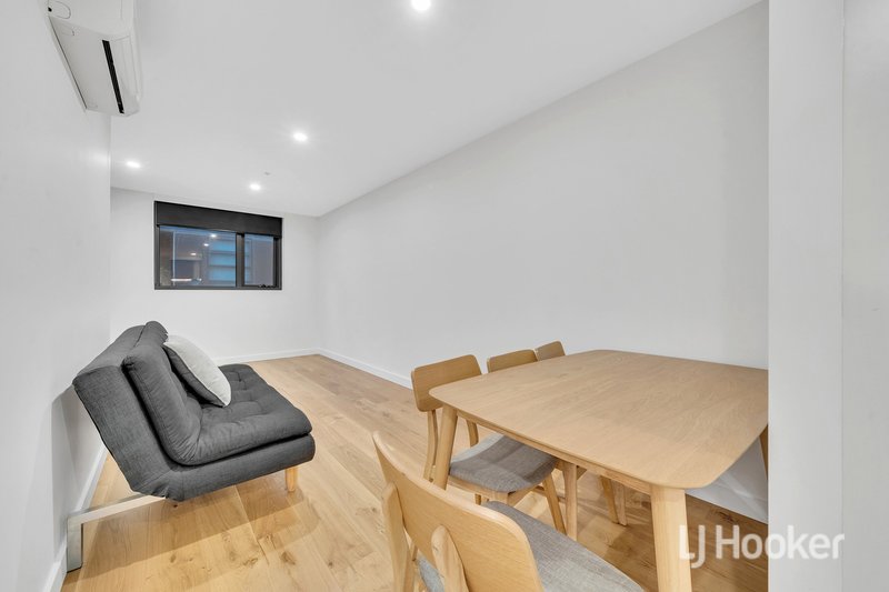 Photo - 219/23 Batman Street, West Melbourne VIC 3003 - Image 2