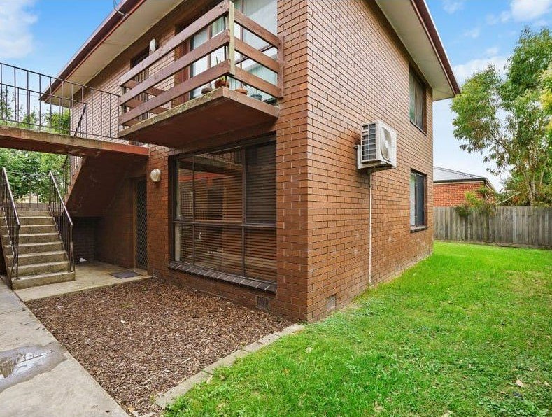 Photo - 2/194 Aberdeen Street, Geelong West VIC 3218 - Image 1