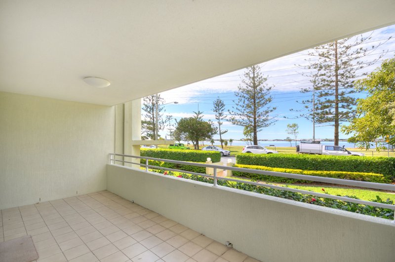 2/194 Marine Parade, Labrador QLD 4215