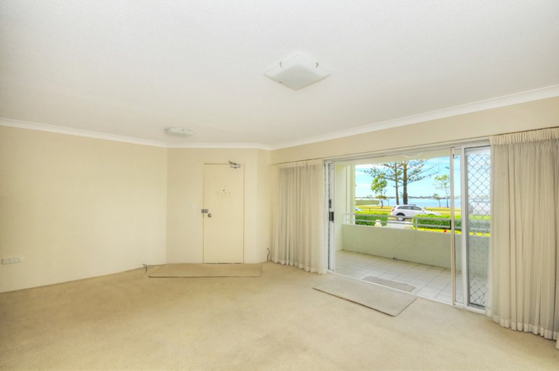 Photo - 2/194 Marine Parade, Labrador QLD 4215 - Image 2