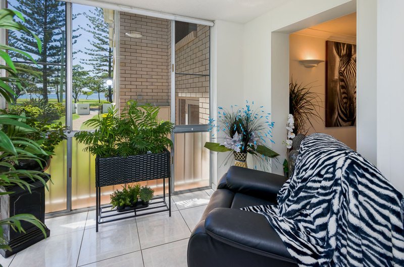 2/198 Marine Parade, Labrador QLD 4215