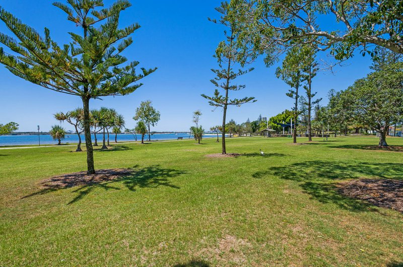 Photo - 2/198 Marine Parade, Labrador QLD 4215 - Image 11