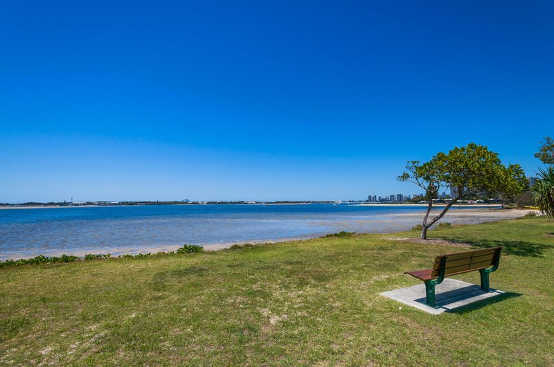 Photo - 2/198 Marine Parade, Labrador QLD 4215 - Image 12