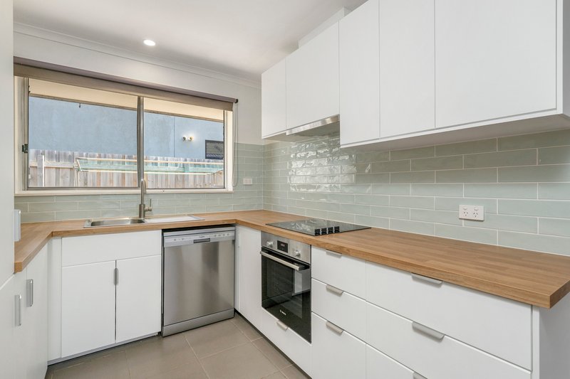 Photo - 2/1A Hannah Street, Seaford VIC 3198 - Image 3