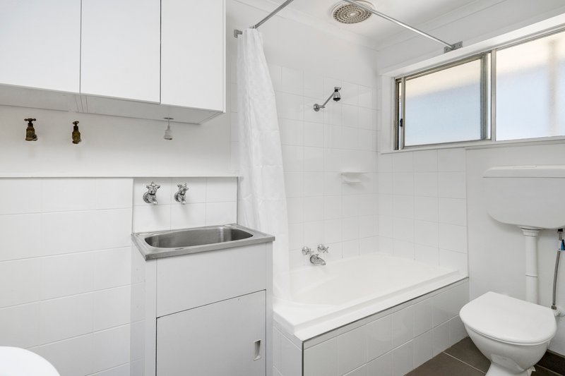 Photo - 2/1A Hannah Street, Seaford VIC 3198 - Image 5