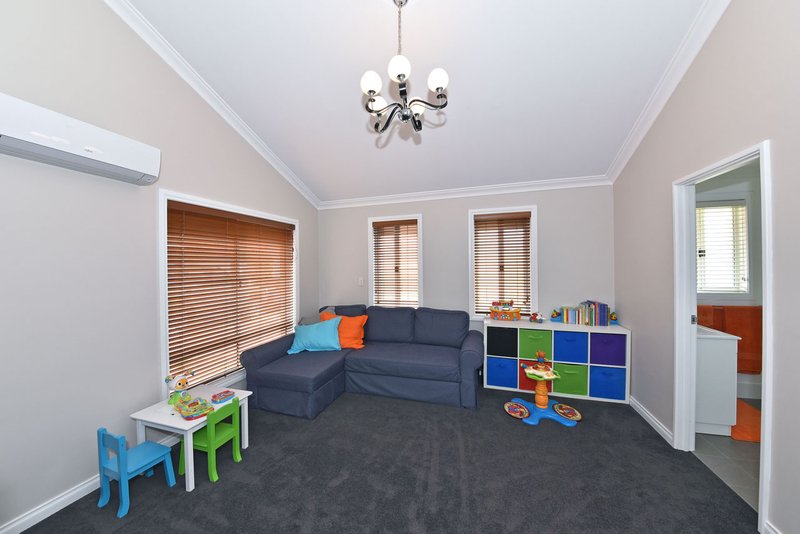 Photo - 21A Holyhead Green, Mindarie WA 6030 - Image 4