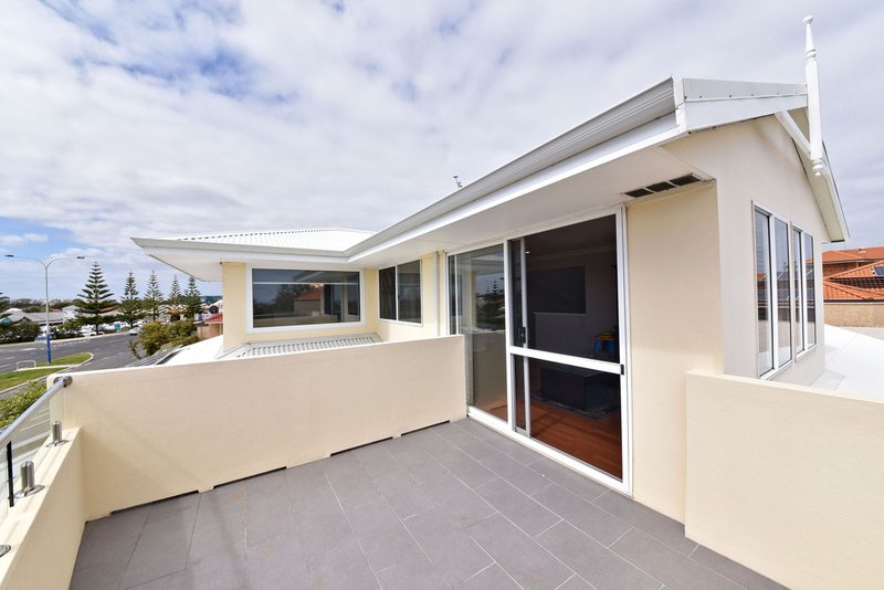 Photo - 21A Holyhead Green, Mindarie WA 6030 - Image 26