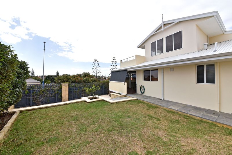 Photo - 21A Holyhead Green, Mindarie WA 6030 - Image 32