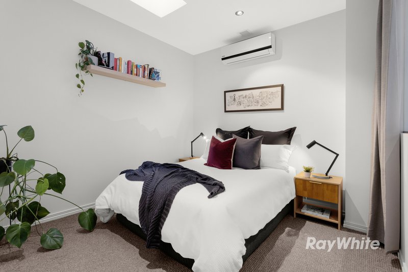 Photo - 2/1A Kokaribb Road, Carnegie VIC 3163 - Image 7