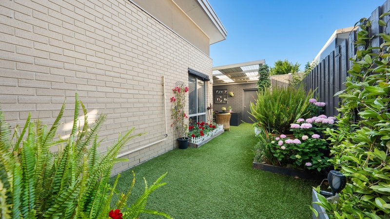 Photo - 2/2-10 Creekwood Drive, Craigieburn VIC 3064 - Image 16