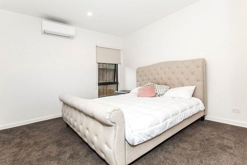 Photo - 2/2-4 Delmore Crescent, Glen Waverley VIC 3150 - Image 6