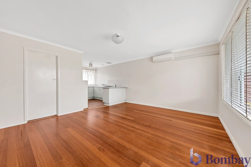 Photo - 2/2-4 Hall Street, Epping VIC 3076 - Image 3