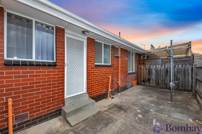 Photo - 2/2-4 Hall Street, Epping VIC 3076 - Image 10