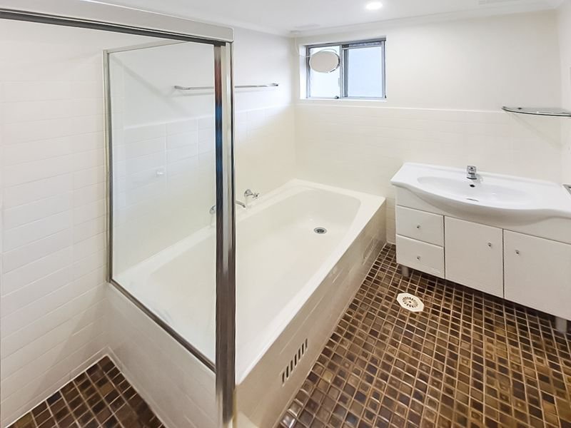 Photo - 2/2-4 Meriton Street, Gladesville NSW 2111 - Image 5