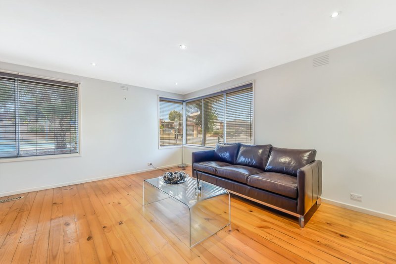 Photo - 22 Aberdeen Drive, Dandenong North VIC 3175 - Image 6