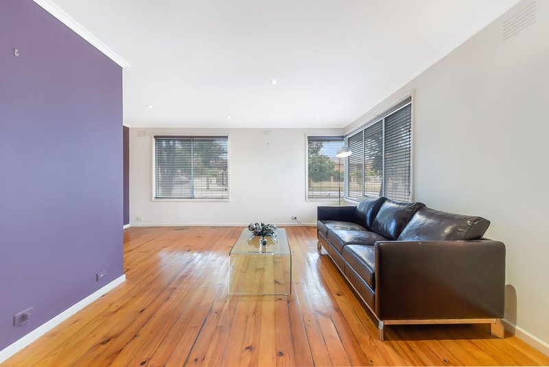 Photo - 22 Aberdeen Drive, Dandenong North VIC 3175 - Image 7