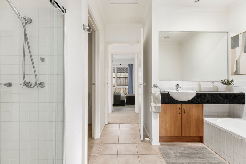 Photo - 2/2 Alameda Avenue, Mornington VIC 3931 - Image 6