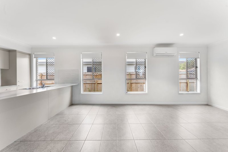 Photo - 22 Alexander Place, Gleneagle QLD 4285 - Image 3