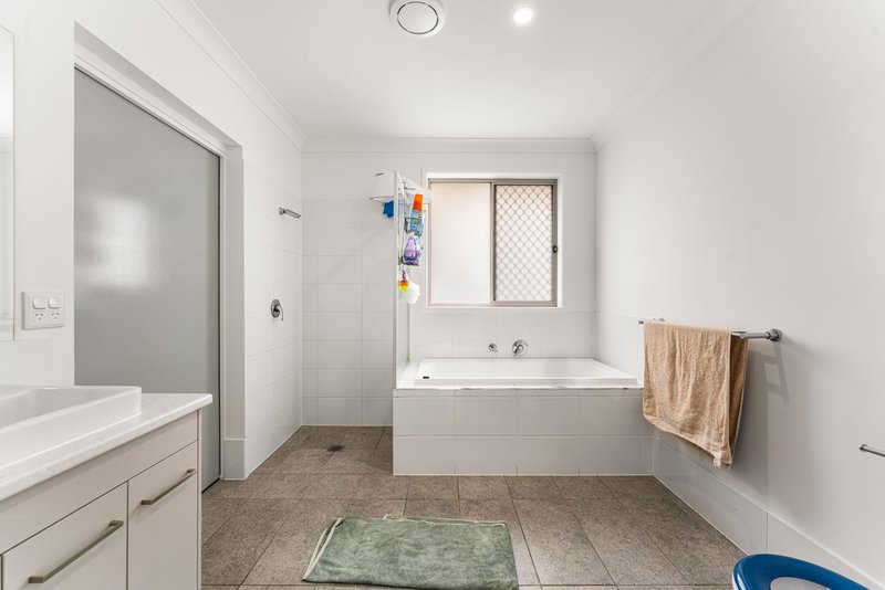 Photo - 22 Alexander Place, Gleneagle QLD 4285 - Image 12
