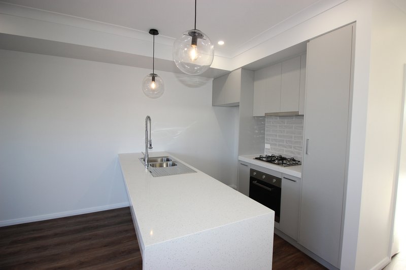 Photo - 22 Alight Circuit, Cameron Park NSW 2285 - Image 2