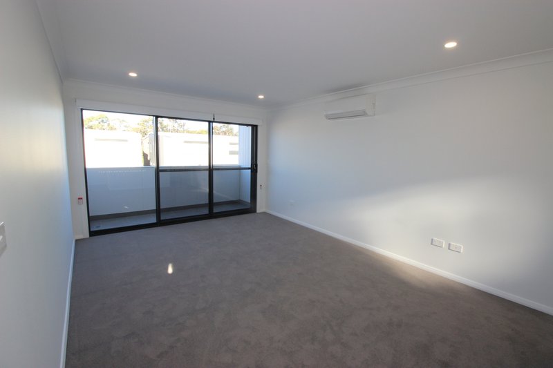 Photo - 22 Alight Circuit, Cameron Park NSW 2285 - Image 11