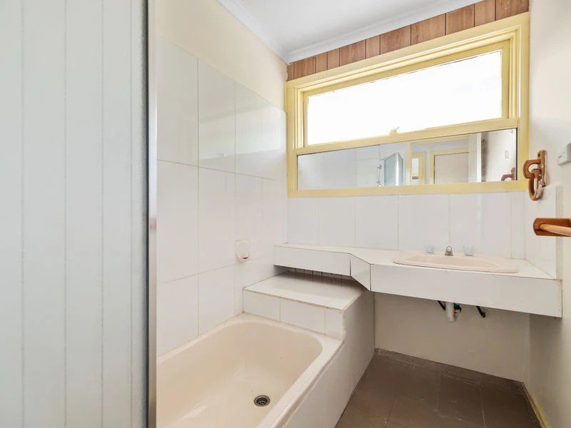 Photo - 22 Amesbury Avenue, Wantirna VIC 3152 - Image 7
