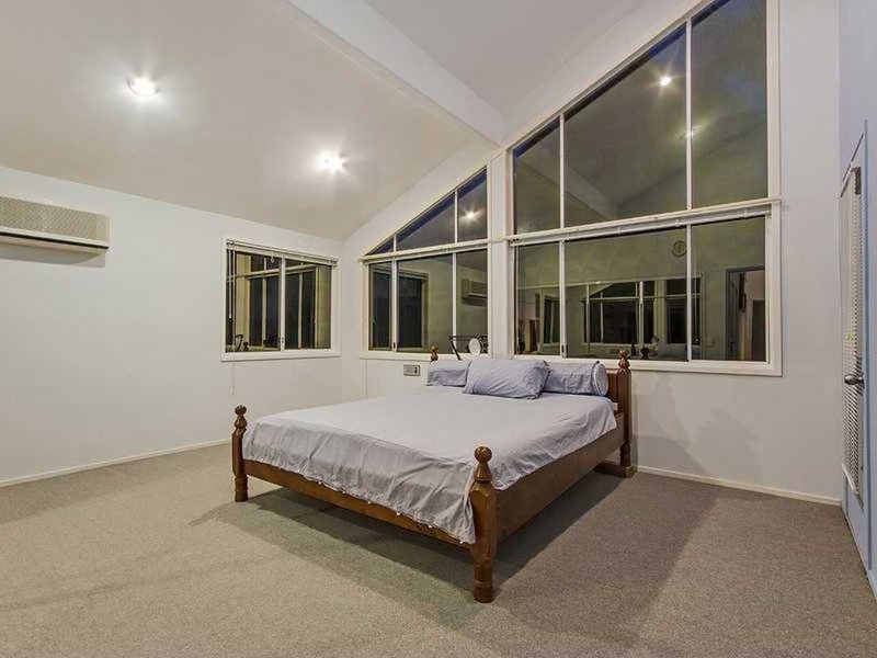 Photo - 22 Amethyst Court, Carrara QLD 4211 - Image 5