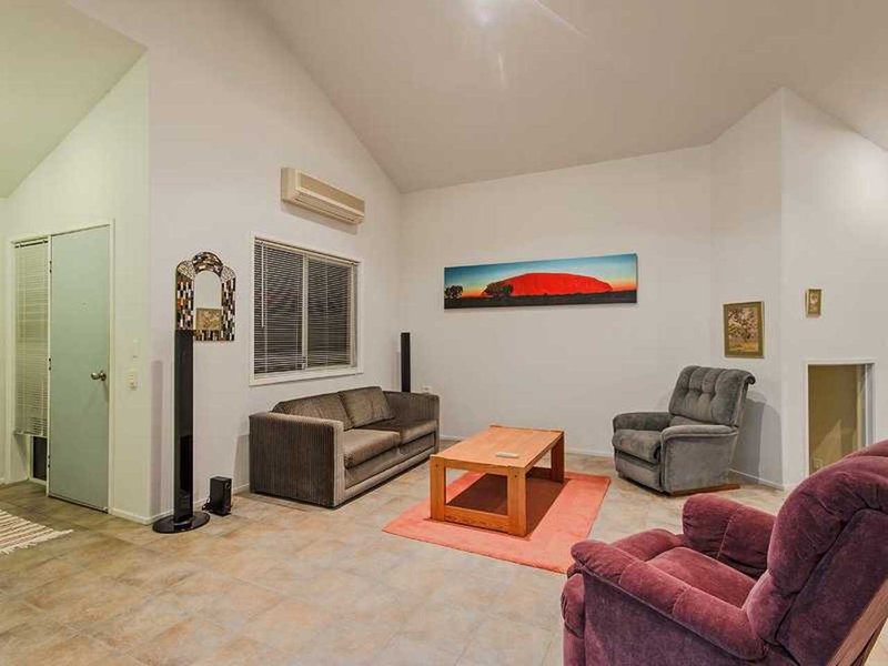 Photo - 22 Amethyst Court, Carrara QLD 4211 - Image 9