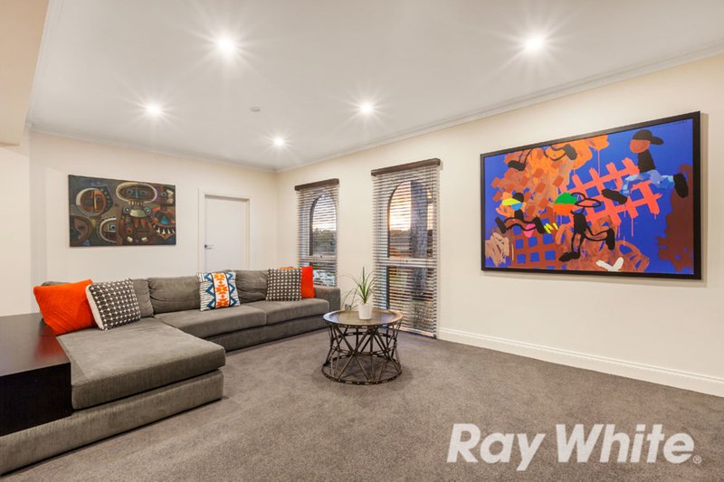 Photo - 22 Aminya Crescent, Yallambie VIC 3085 - Image 3