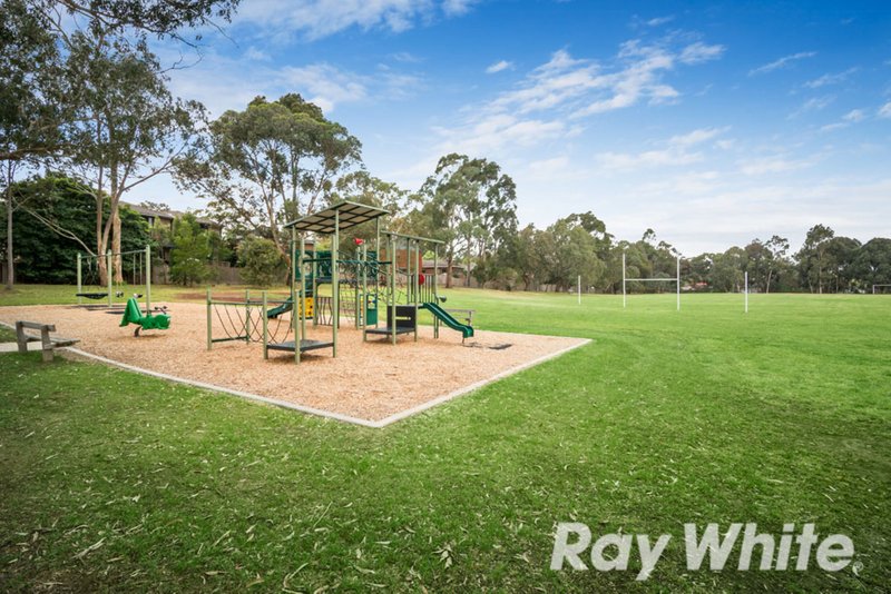 Photo - 22 Aminya Crescent, Yallambie VIC 3085 - Image 10