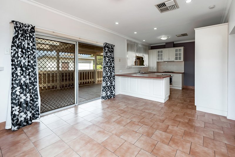 Photo - 22 Amstel Street, Craigieburn VIC 3064 - Image 4