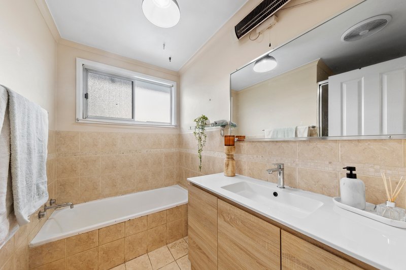 Photo - 22 Andrea Close, Wallsend NSW 2287 - Image 6