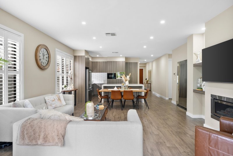 Photo - 22 Aqua Rise, Craigieburn VIC 3064 - Image 6