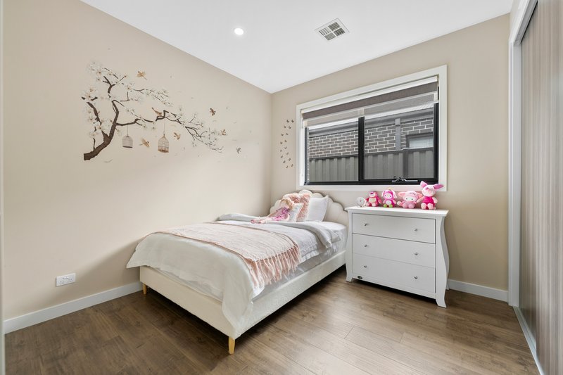 Photo - 22 Aqua Rise, Craigieburn VIC 3064 - Image 7