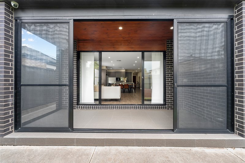 Photo - 22 Aqua Rise, Craigieburn VIC 3064 - Image 14