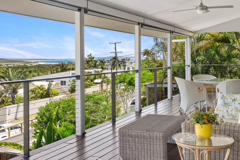 Photo - 22 Arkana Drive, Noosa Heads QLD 4567 - Image 2