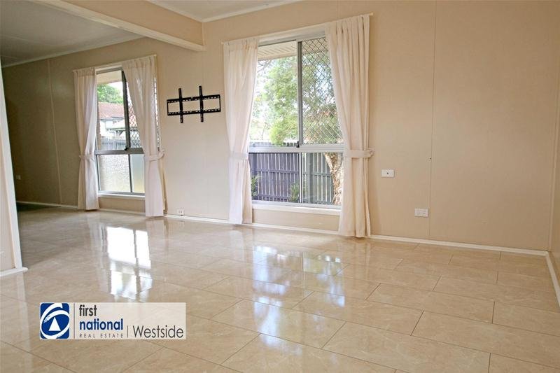 Photo - 22 Arkins Crescent, Goodna QLD 4300 - Image 2