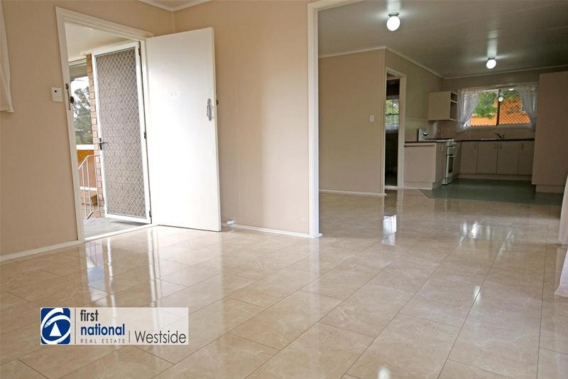 Photo - 22 Arkins Crescent, Goodna QLD 4300 - Image 3