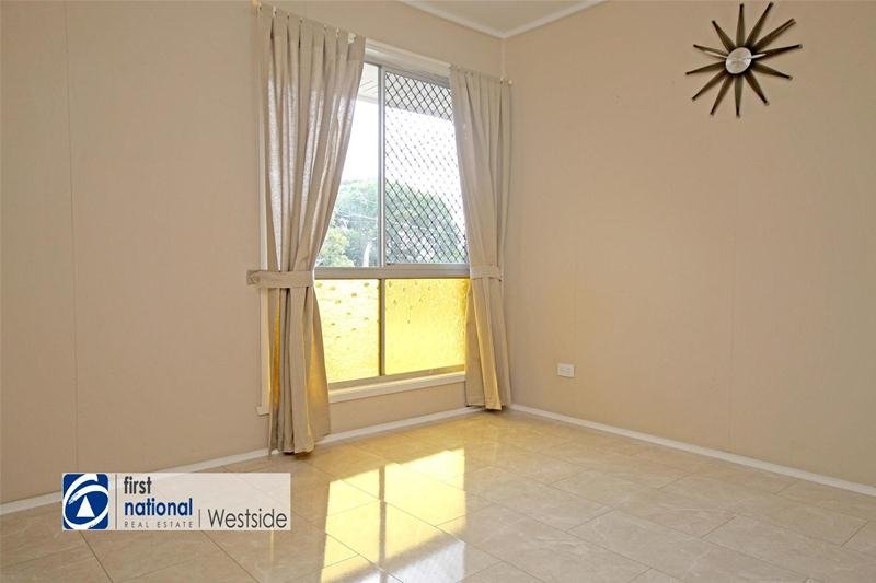 Photo - 22 Arkins Crescent, Goodna QLD 4300 - Image 7