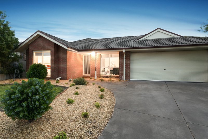 Photo - 22 Ashwood Grove, Pakenham VIC 3810 - Image 2