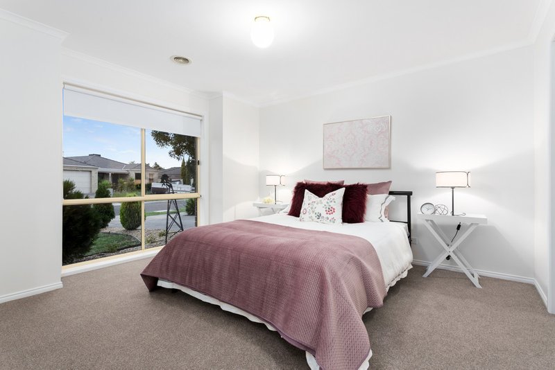 Photo - 22 Ashwood Grove, Pakenham VIC 3810 - Image 3