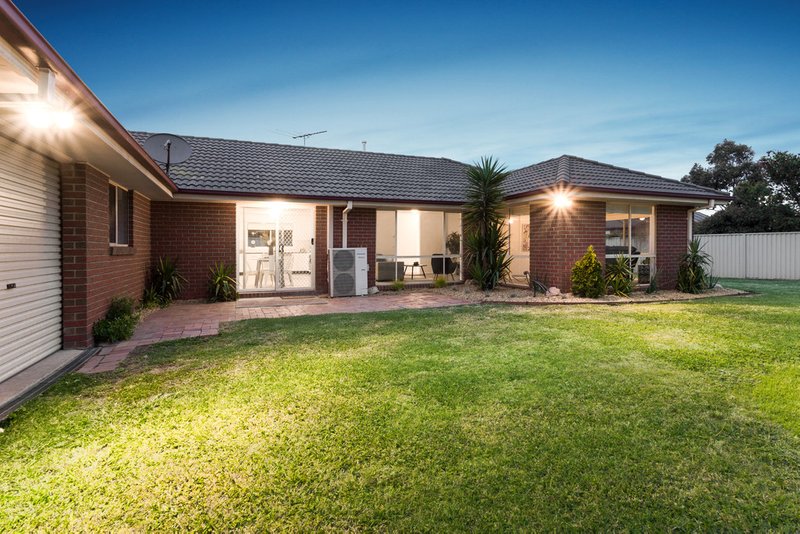 Photo - 22 Ashwood Grove, Pakenham VIC 3810 - Image 13