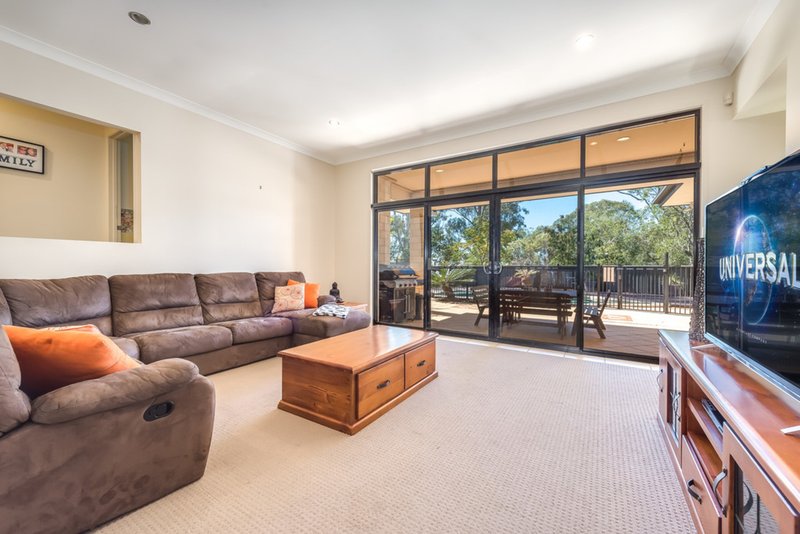 Photo - 22 Austral Crescent, Pacific Pines QLD 4211 - Image 5