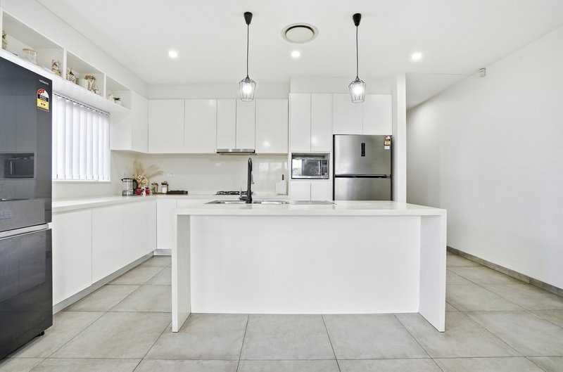 Photo - 22 Avisford Street, Fairfield NSW 2165 - Image 2