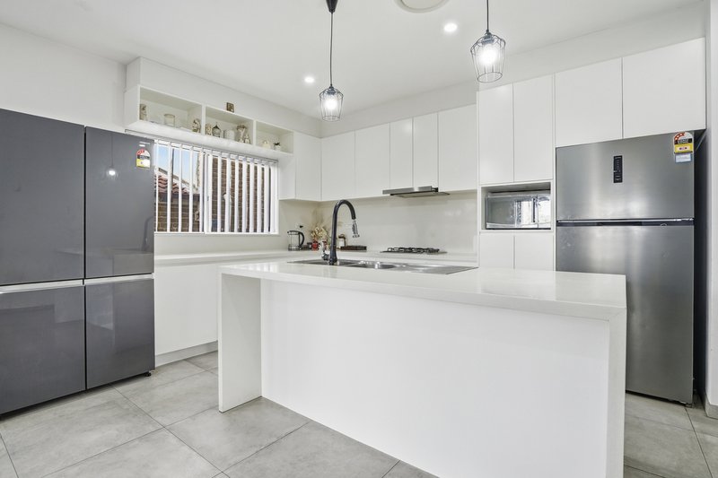 Photo - 22 Avisford Street, Fairfield NSW 2165 - Image 3